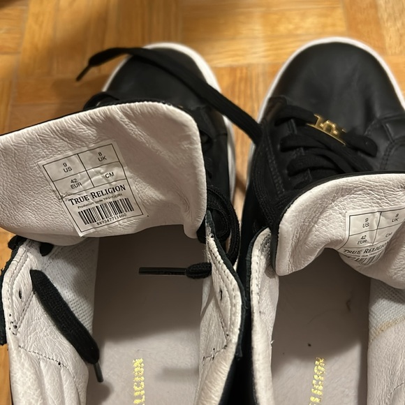 True Religion - Picture 9 of 14